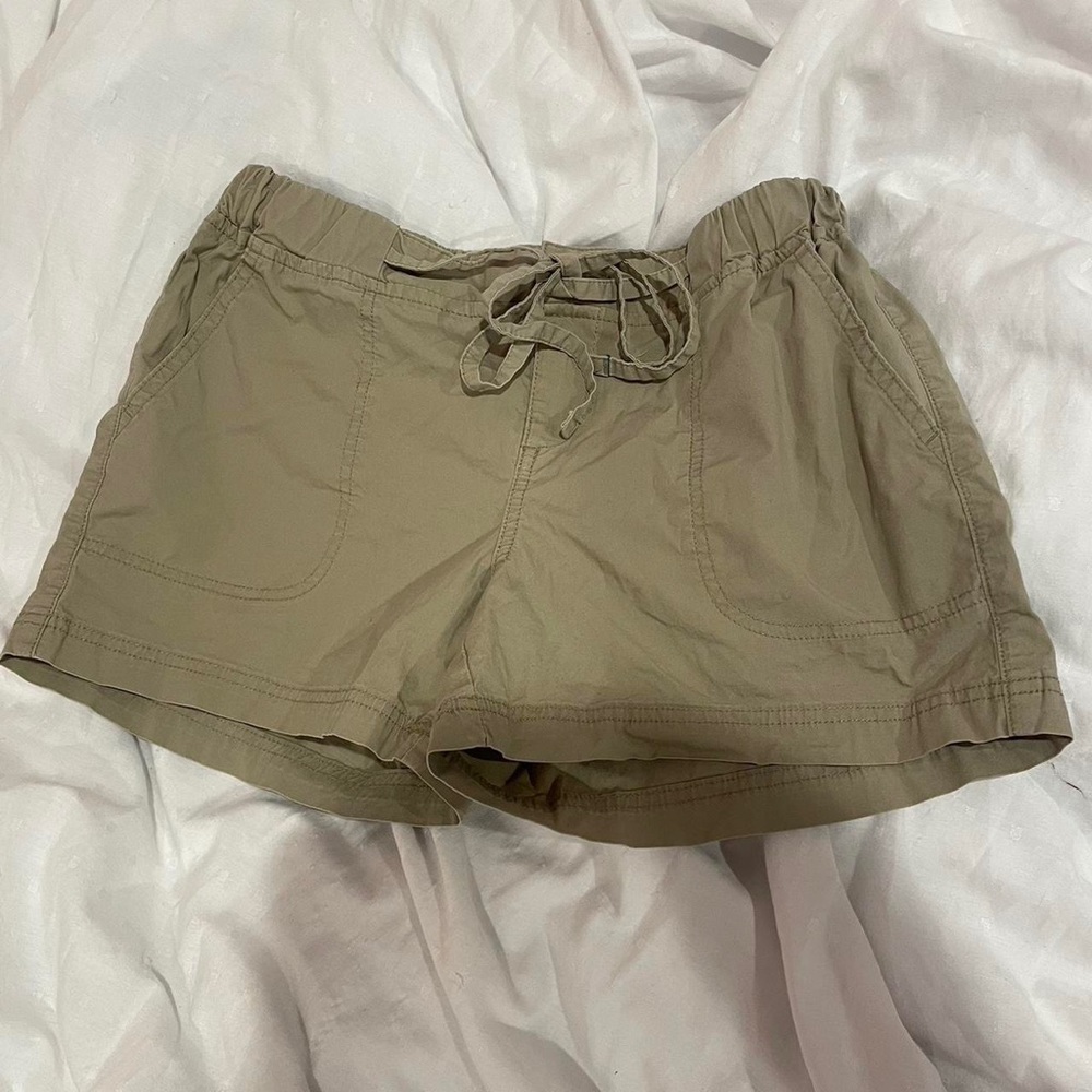 cute green shorts!!